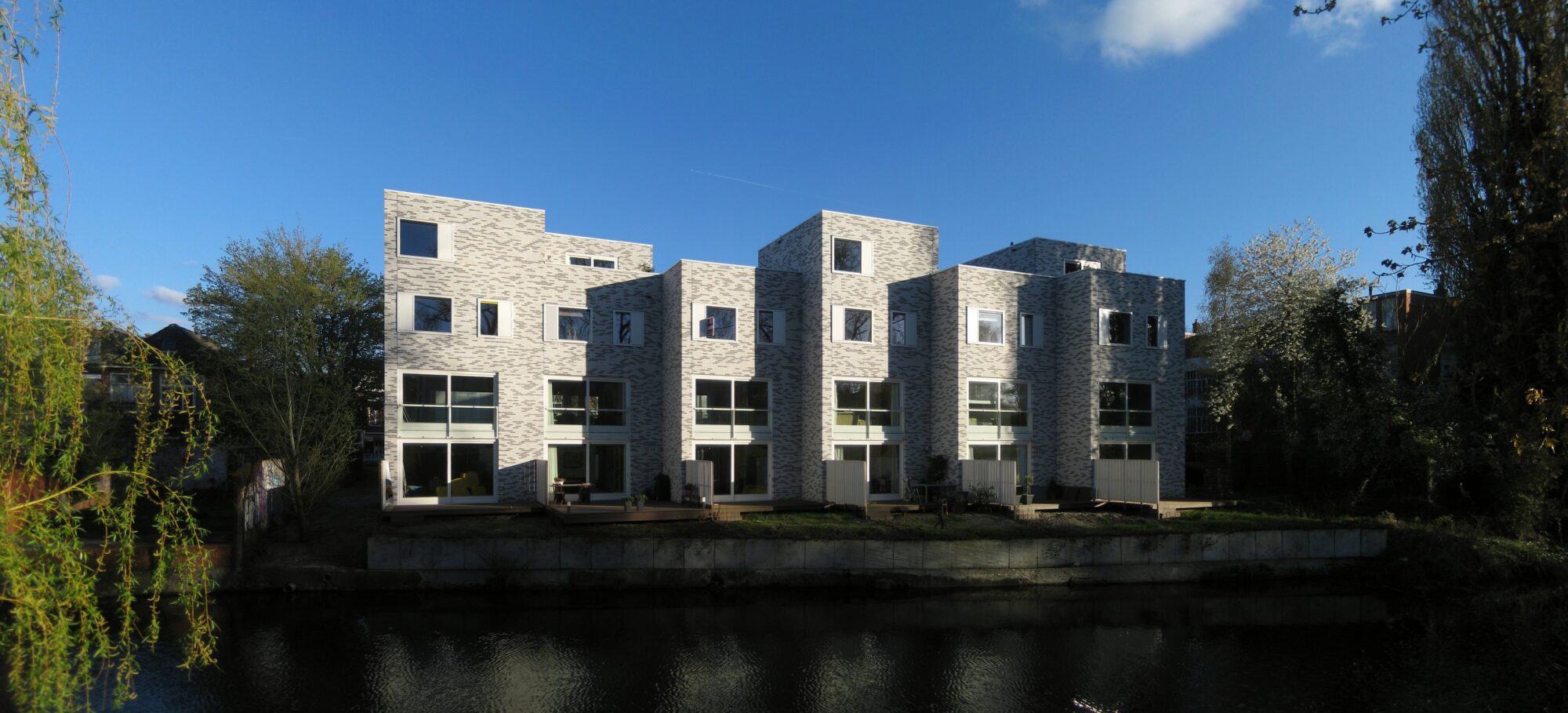 Nieuwbouwwoningen aan de Helper Oostsingel in Groningen